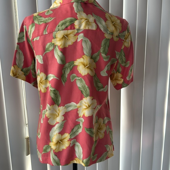 Tommy Bahama silk coral Hawaiian floral button down Medium … no flaws - Picture 5 of 7